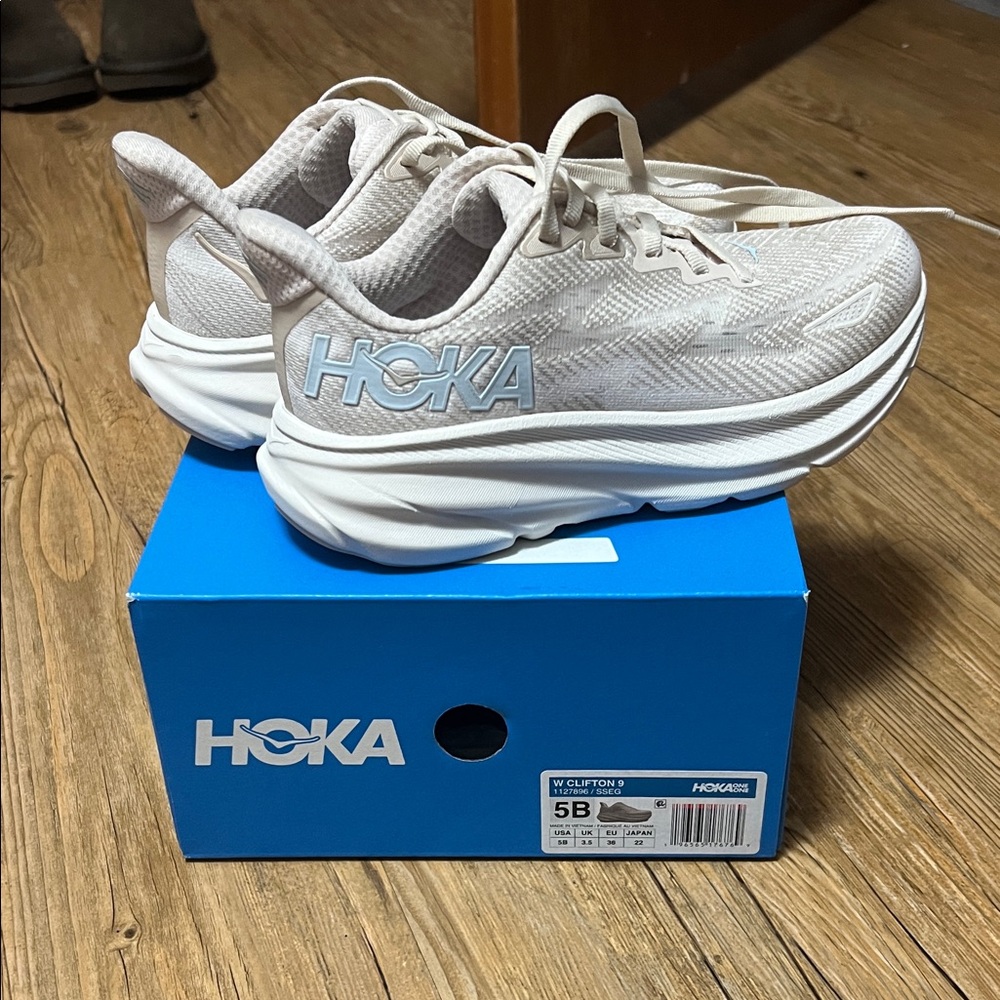 Hoka Clifton 9 Women Sneakers
